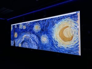 View from the right side of the room. On screen: Van Gogh's Starry Night