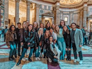 Group of students stand together inside the Pantheon in Rome
