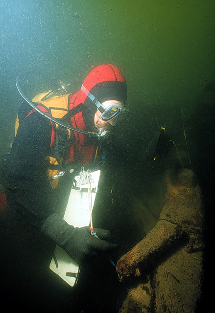 diver records the bow construction underwater