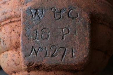 The maker’s mark and serial number provides evidence for the dating of the gun. 