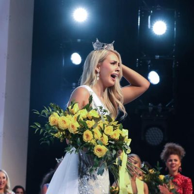 Malory Fuller accepting the Miss Texas title and crown.