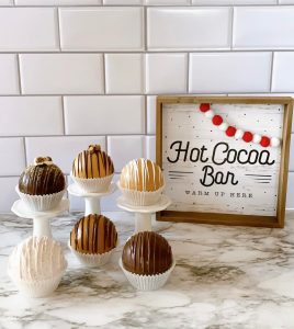 Hot chocolate bombs with a sign that reads "hot cocoa bar."